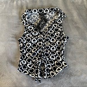 sleeveless black and white heart cropped shirt